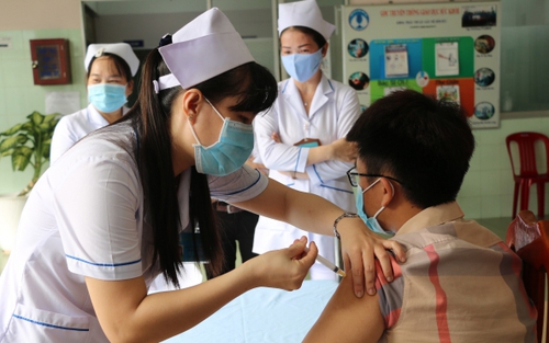TP.HCM: 10 nhóm đối tượng được ưu tiên tiêm vaccine phòng Covid-19