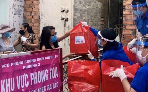 TP.HCM: Đề xuất giám sát người cách ly tại nhà bằng thiết bị di động và vòng đeo tay