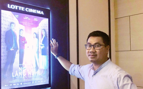 Đạo diễn Khoa Nguyễn: 'Ai cũng cần một người để lắng nghe'