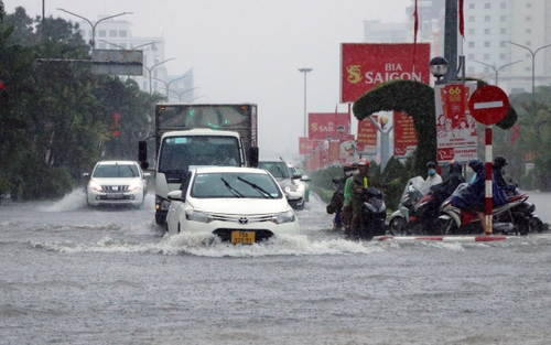 Đêm 14/11, nhiều vùng biển mưa dông, gió giật cấp 7-8, biển động