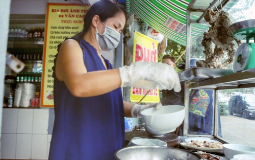 Nhiều hộ kinh doanh Hà Nội vui mừng khi được hoạt động trở lại