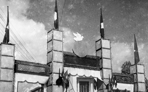 Ảnh = Ký ức = Lịch sử (Kỳ 10): Cổng chào ngày tiếp quản Hà Nội 10/10/1954