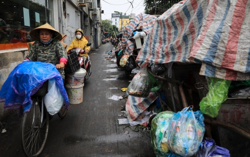 Bãi rác Nam Sơn ngừng tiếp nhận, rác thải ứ đọng nhiều đường phố Hà Nội