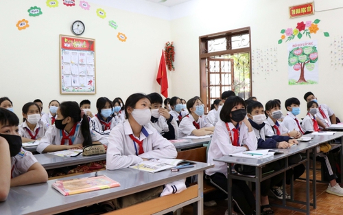 Học sinh lớp 12 Nghệ An trở lại trường sau gần 3 tháng học trực tuyến