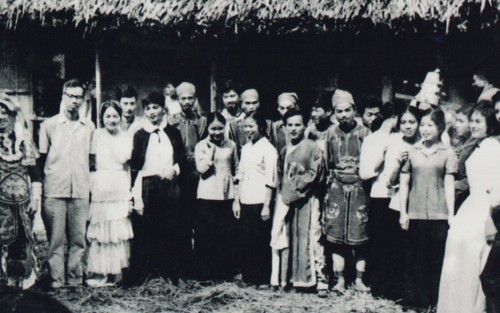 Viên đạn nhỏ 'khỏi nòng chỉ biết có xung phong'