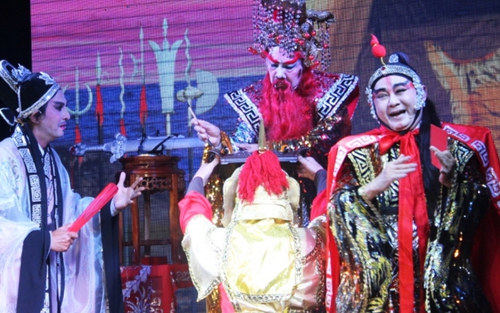 Cải lương 'nghe ngóng' Tết