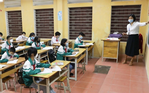 Học sinh lớp 9 ở vùng xanh của 17 huyện, thị xã tại Hà Nội đi học từ ngày 22/11