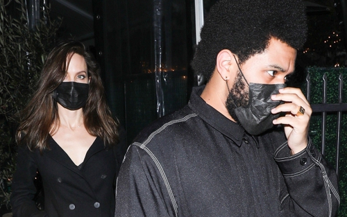 Album 'Dawn FM' của The Weeknd: Ánh sáng cuối đường hầm