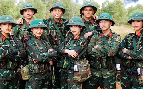 Dàn quân nhân nữ 'Sao Nhập Ngũ' có vẻ ngoài trẻ trung, xinh đẹp