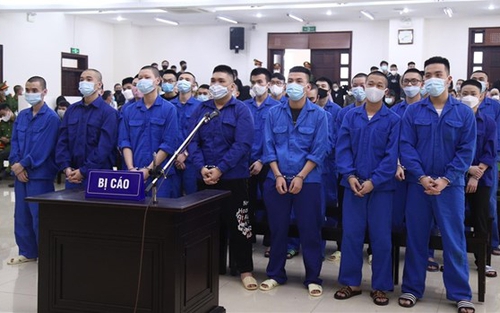 Hà Nội phạt tù nhóm 28 thanh thiếu niên đuổi, chém nhau trên phố
