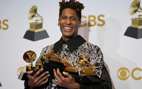 Giải Grammy 2022: Jon Batiste và con đường âm nhạc từ... game