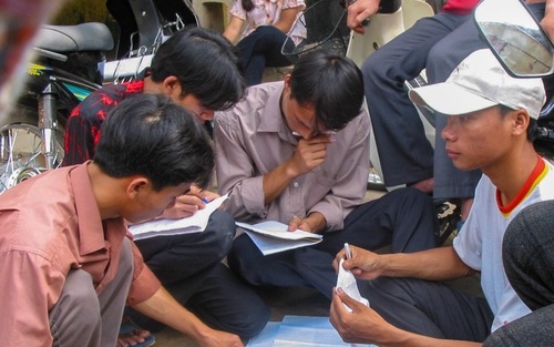 Cuộc đời sau ống kính: 'Đáp giấy' ở Quốc Oai 18 năm trước