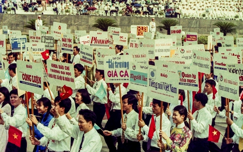 Chiêm ngưỡng cuộc diễu hành của báo chí 22 năm trước