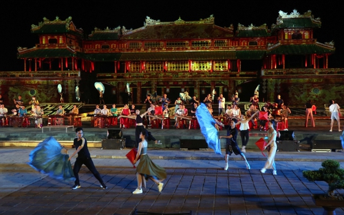 Lung linh sắc màu trong đêm khai màn Tuần lễ Festival Huế 2022