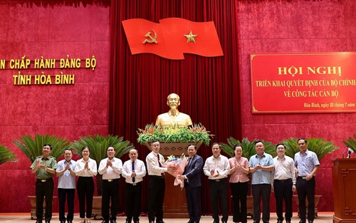 Công bố Quyết định phân công đồng chí Nguyễn Phi Long làm Bí thư Tỉnh ủy Hòa Bình