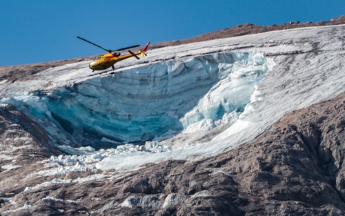 Italy tìm thấy 8 nạn nhân còn sống trong vụ lở băng trên dãy Alps