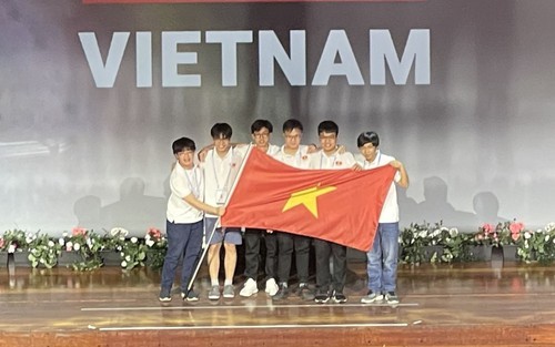 Việt Nam xuất sắc xếp thứ 4/104 tại Olympic Toán học quốc tế năm 2022