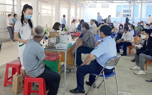 Quyền Bộ trưởng Bộ Y tế Đào Hồng Lan: Tốc độ tiêm vaccine Covid-19 ở một số địa phương vẫn chưa đạt yêu cầu