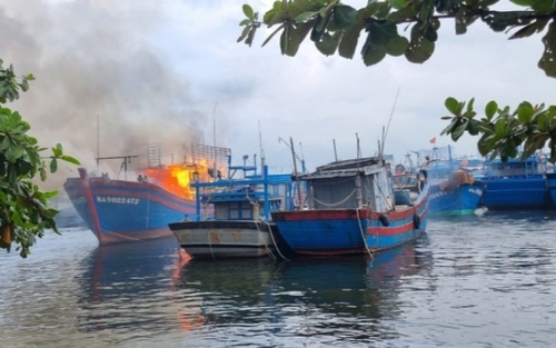 Cháy tàu cá tại Âu thuyền Thọ Quang, Đà Nẵng