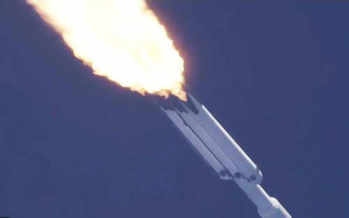 SpaceX tái khởi động sứ mệnh của tên lửa đẩy mạnh nhất thế giới Falcon Heavy