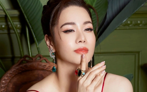 Nhật Kim Anh nói gì khi bị đồn đã đính hôn với 'tình trẻ'?