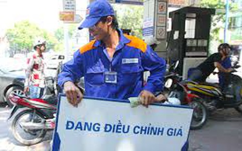 Từ 15h chiều nay, giá xăng tăng tiếp hơn 300 đồng/lít