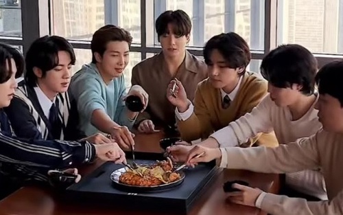 Cách BTS 'giữ lời' khi nhận chứng nhận tỷ view từ Spotify