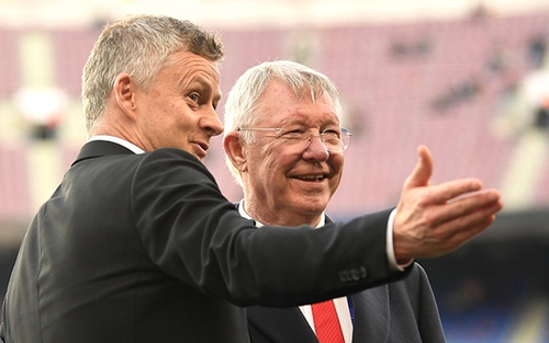 Tottenham vs MU: Sir Alex có quá nuông chiều Solskjaer?