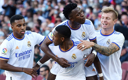 Real Madrid đã phủ trắng Camp Nou