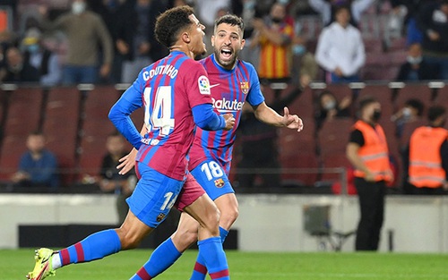 Barcelona chiến thắng trở lại: Những người viết kịch ở Camp Nou