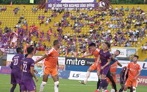 Các CLB lao đao nếu V-League ngừng 6 tháng