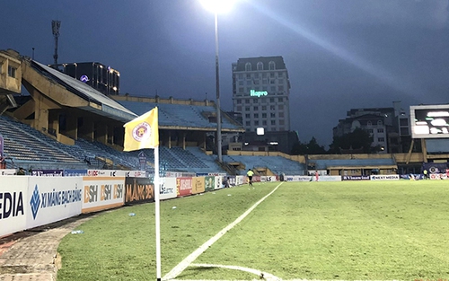 Chuyên gia Đoàn Minh Xương: 'V-League lại phải... chạy dịch'