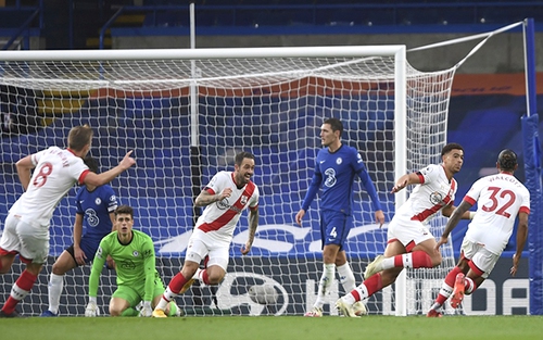 Chelsea: Hàng công xây, hàng thủ phá