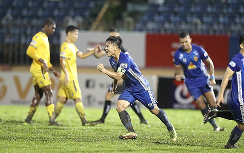 Quảng Nam FC cởi 'nút thắt' trong cuộc chiến trụ hạng