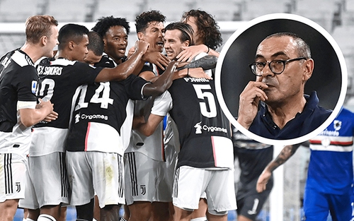 Juventus: Ronaldo càng hay, Sarri càng... khó xử