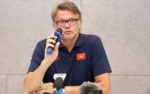 HLV Troussier: 'U19 Việt Nam không có chỗ cho ngôi sao'