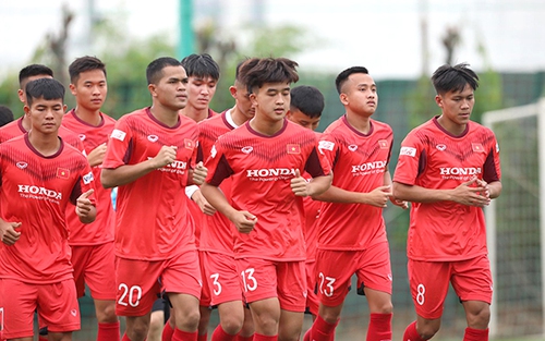 U22 Việt Nam tập trung, HLV Park Hang Seo 'đãi cát tìm vàng'