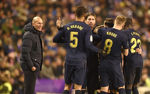 La Liga sắp trở lại: Trăm lẻ một cách xoay vòng của Zidane
