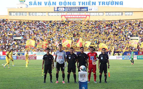 Bình luận viên Quang Tùng: 'Đang có một V-League rất lạ và khó lường'