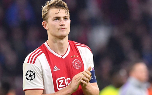 Chỉ De Ligt là không đủ với hàng thủ MU