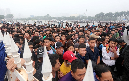 Vé xem trận Việt Nam - Malaysia: Còn hơn cả sốt!