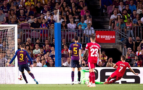 Barca đang bất ổn trong phòng ngự