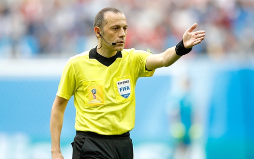 Trọng tài Cuneyt Cakir bắt chính là điềm lành cho Liverpool?