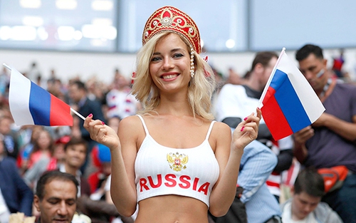 Vì sao FIFA hạn chế hot girl lên sóng truyền hình World Cup?