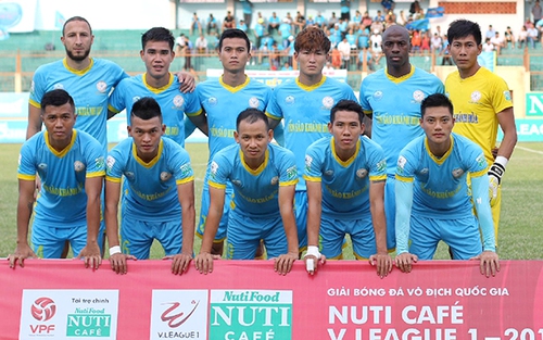 Sanna Khánh Hòa gần tấm huy chương V-League 2018