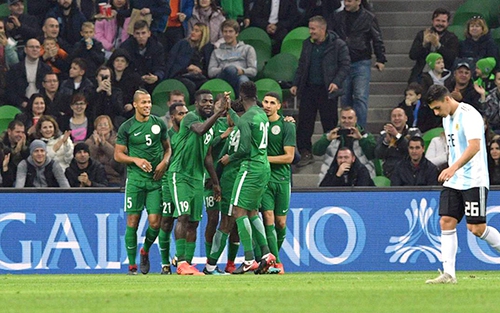 Argentina thắng Nigeria bằng... niềm tin