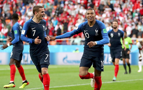 Đoản khúc World Cup: Đường dài, đơn độc, nhẹ dạ, tôi ngã vào ‘nhan sắc’