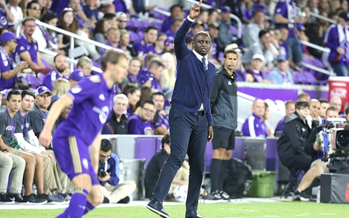 Vieira thay Wenger, tại sao không?