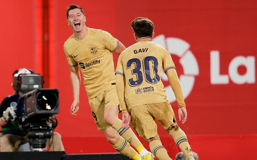 Barcelona: Sống bằng hơi thở Lewandowski