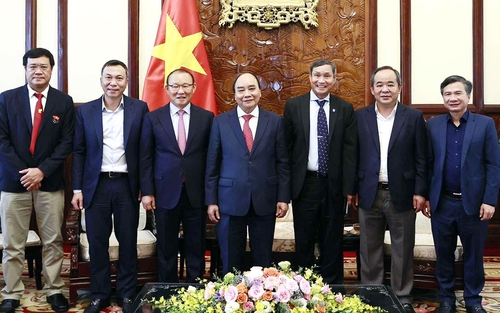 Bóng lăn tuần qua: Xong ghế 'tư lệnh' VFF